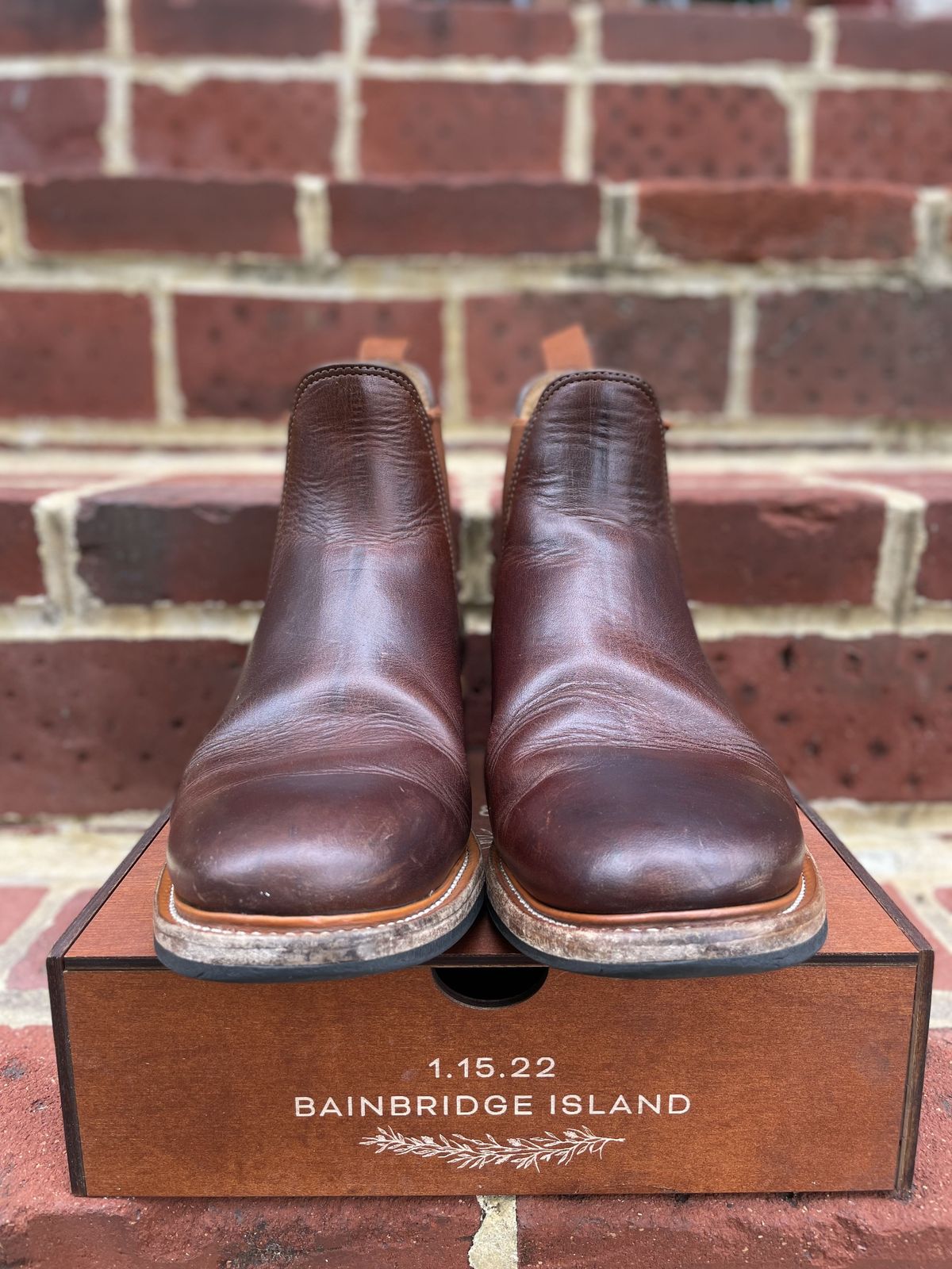 Photo by patinathunderdome on May 6, 2022 of the Viberg Chelsea in Horween Dark Rubber Dublin.