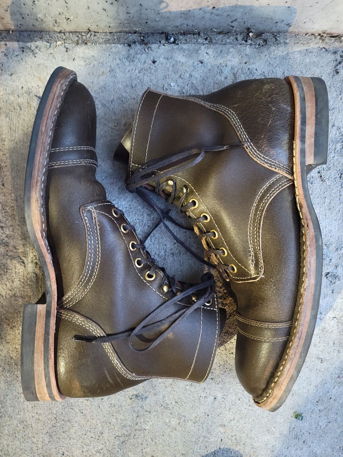 Photo by patinathunderdome on November 6, 2021 of the White's MP-Sherman Toe Cap in Horween Dark Olive Waxed Flesh.