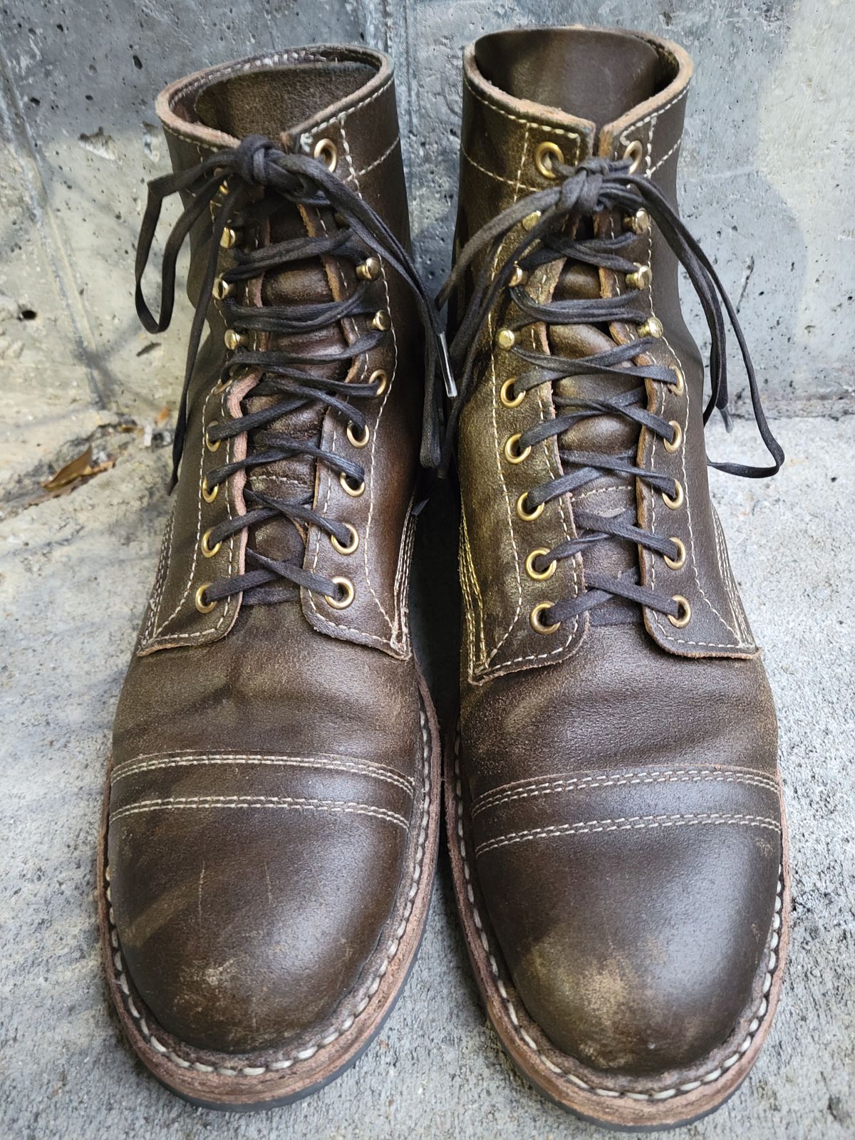 Photo by patinathunderdome on December 5, 2021 of the White's MP-Sherman Toe Cap in Horween Dark Olive Waxed Flesh.