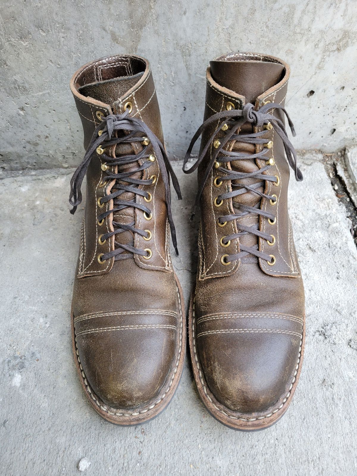 Photo by patinathunderdome on March 5, 2022 of the White's MP-Sherman Toe Cap in Horween Dark Olive Waxed Flesh.