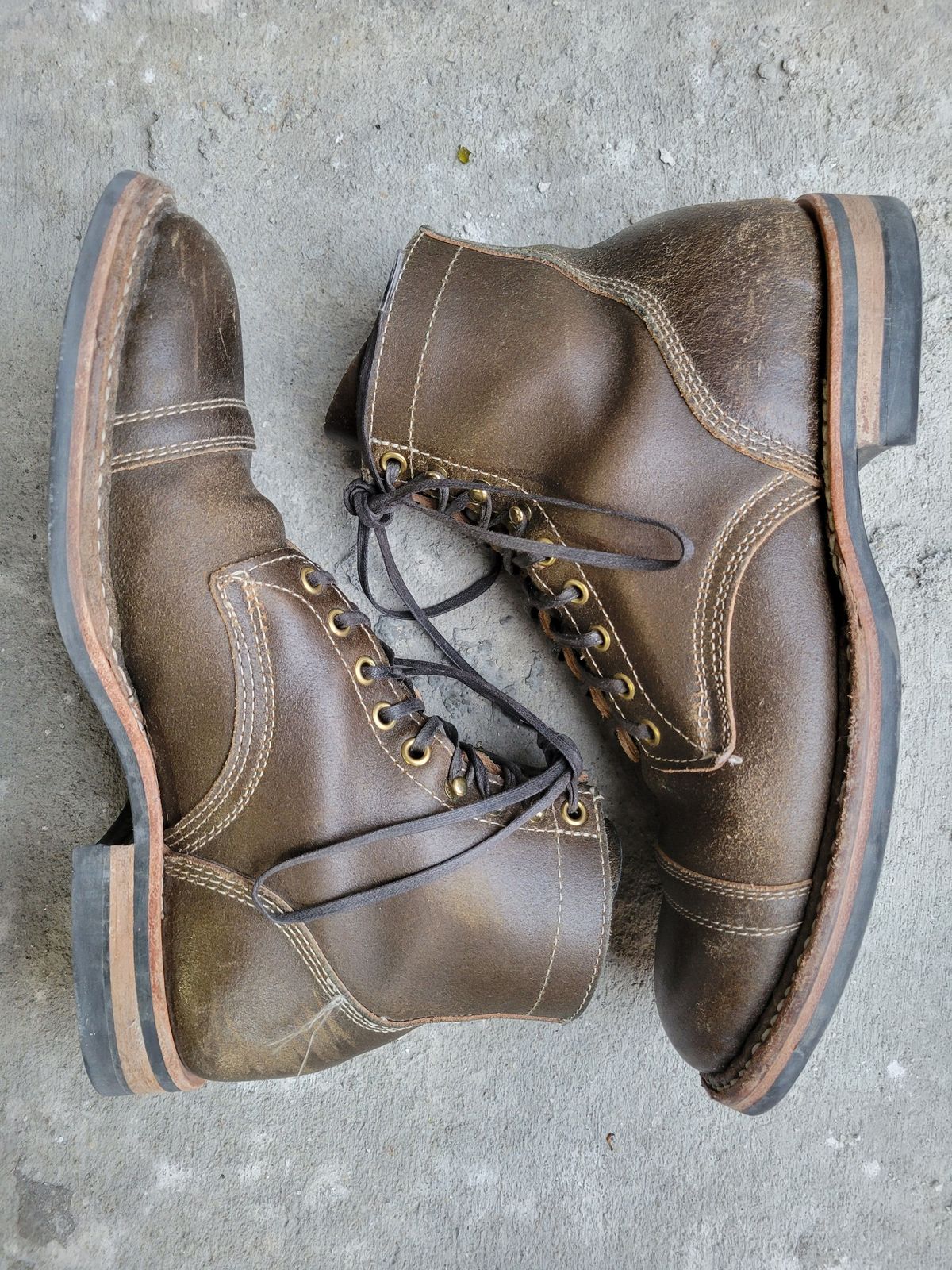 Photo by patinathunderdome on March 5, 2022 of the White's MP-Sherman Toe Cap in Horween Dark Olive Waxed Flesh.