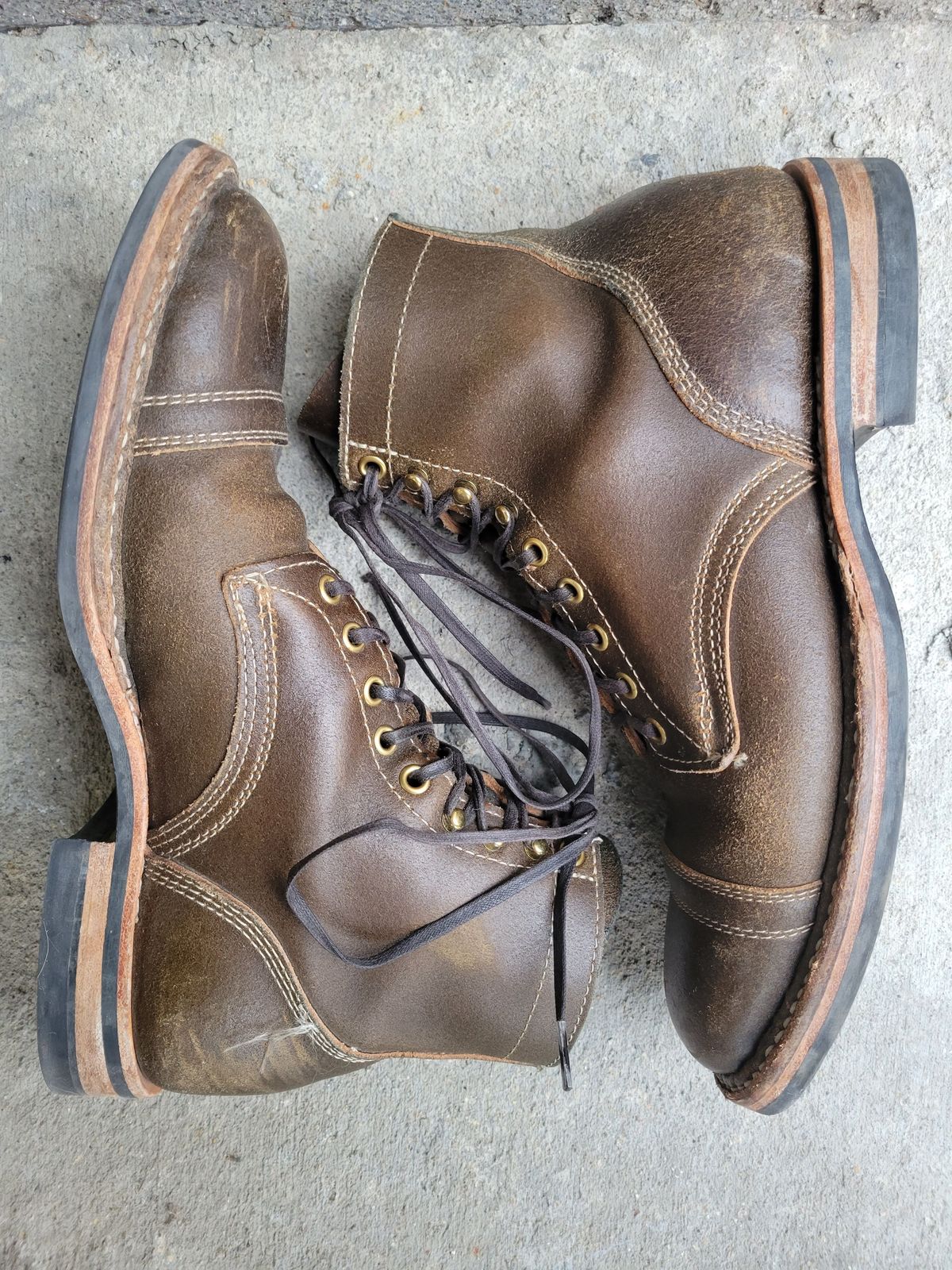 Photo by patinathunderdome on April 5, 2022 of the White's MP-Sherman Toe Cap in Horween Dark Olive Waxed Flesh.