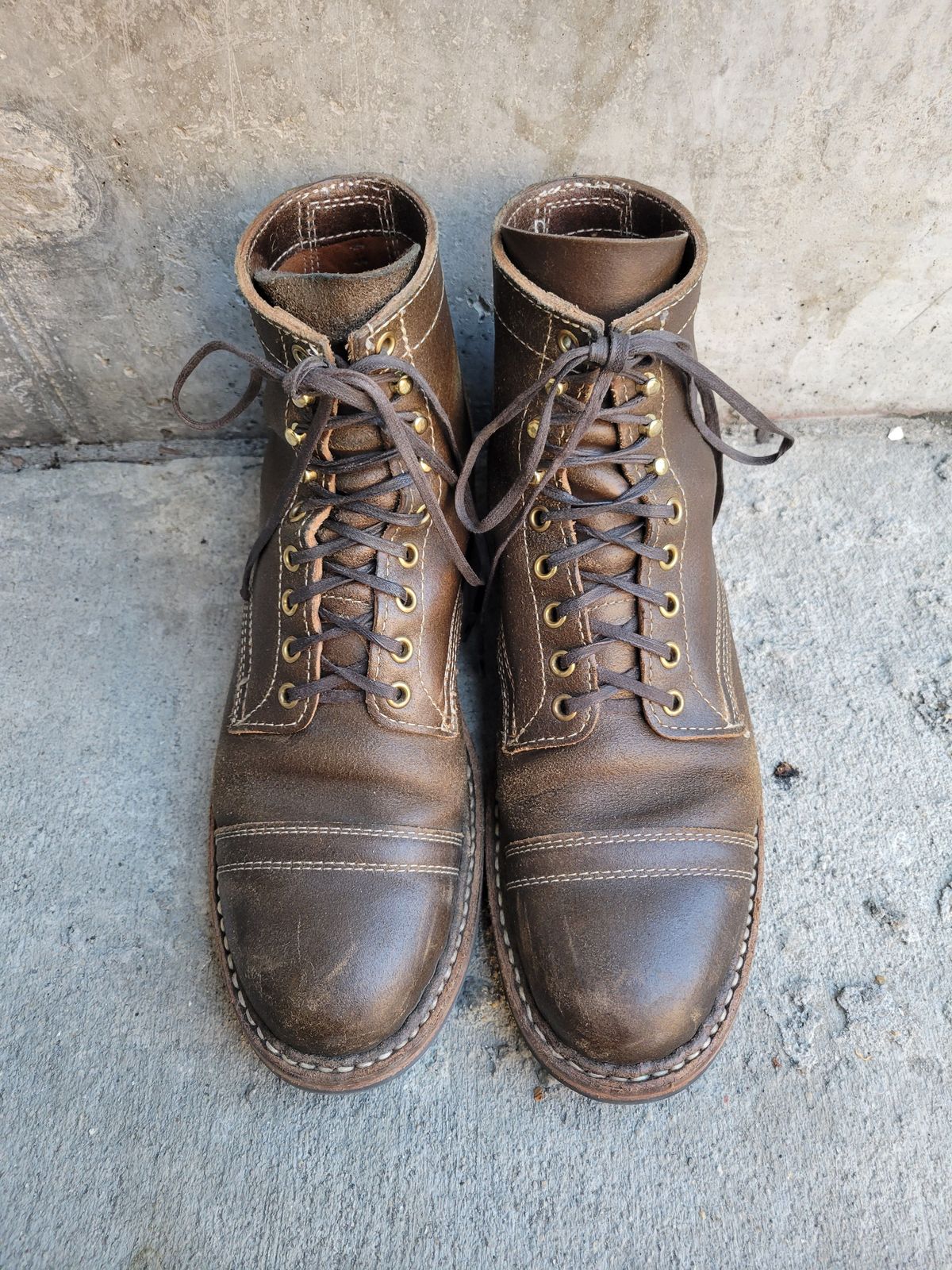 Photo by patinathunderdome on May 6, 2022 of the White's MP-Sherman Toe Cap in Horween Dark Olive Waxed Flesh.