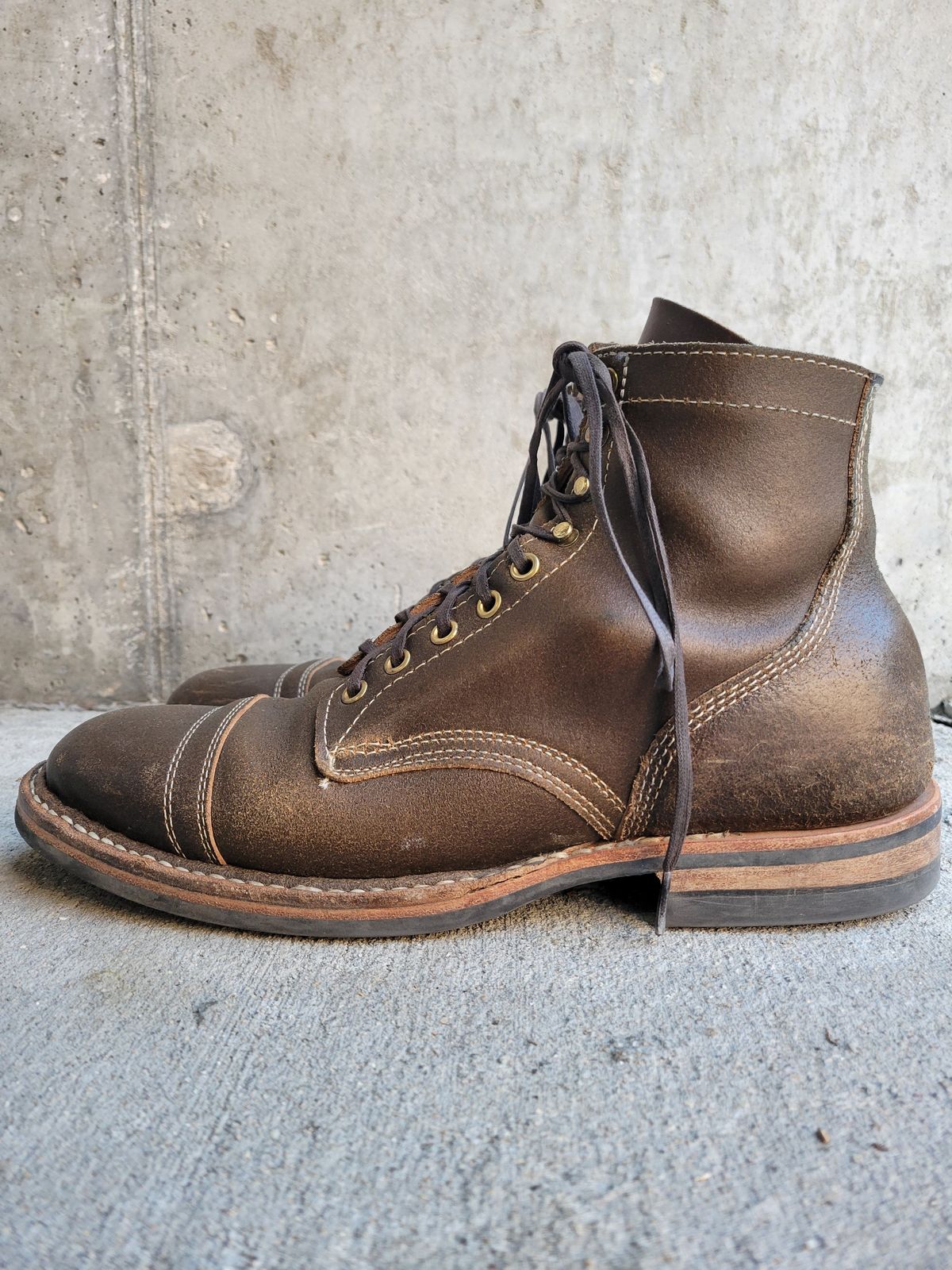 Photo by patinathunderdome on May 6, 2022 of the White's MP-Sherman Toe Cap in Horween Dark Olive Waxed Flesh.