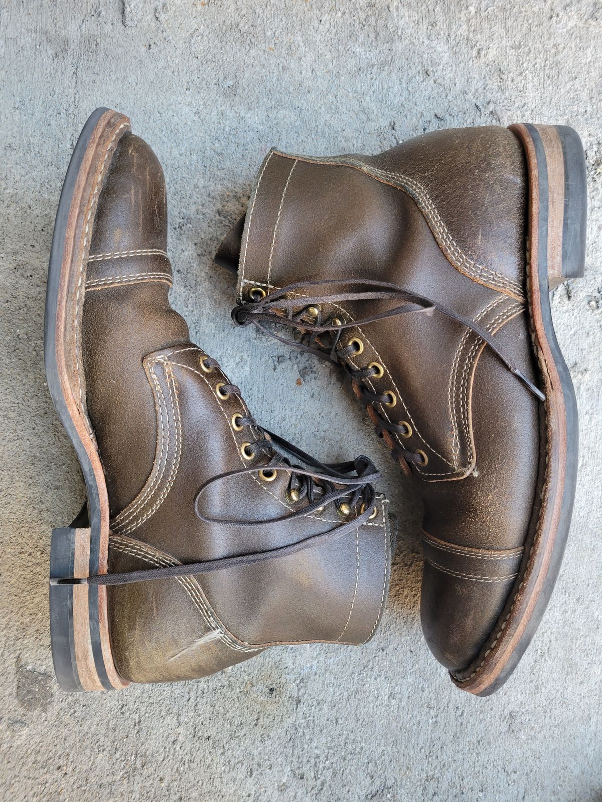 Photo by patinathunderdome on May 6, 2022 of the White's MP-Sherman Toe Cap in Horween Dark Olive Waxed Flesh.