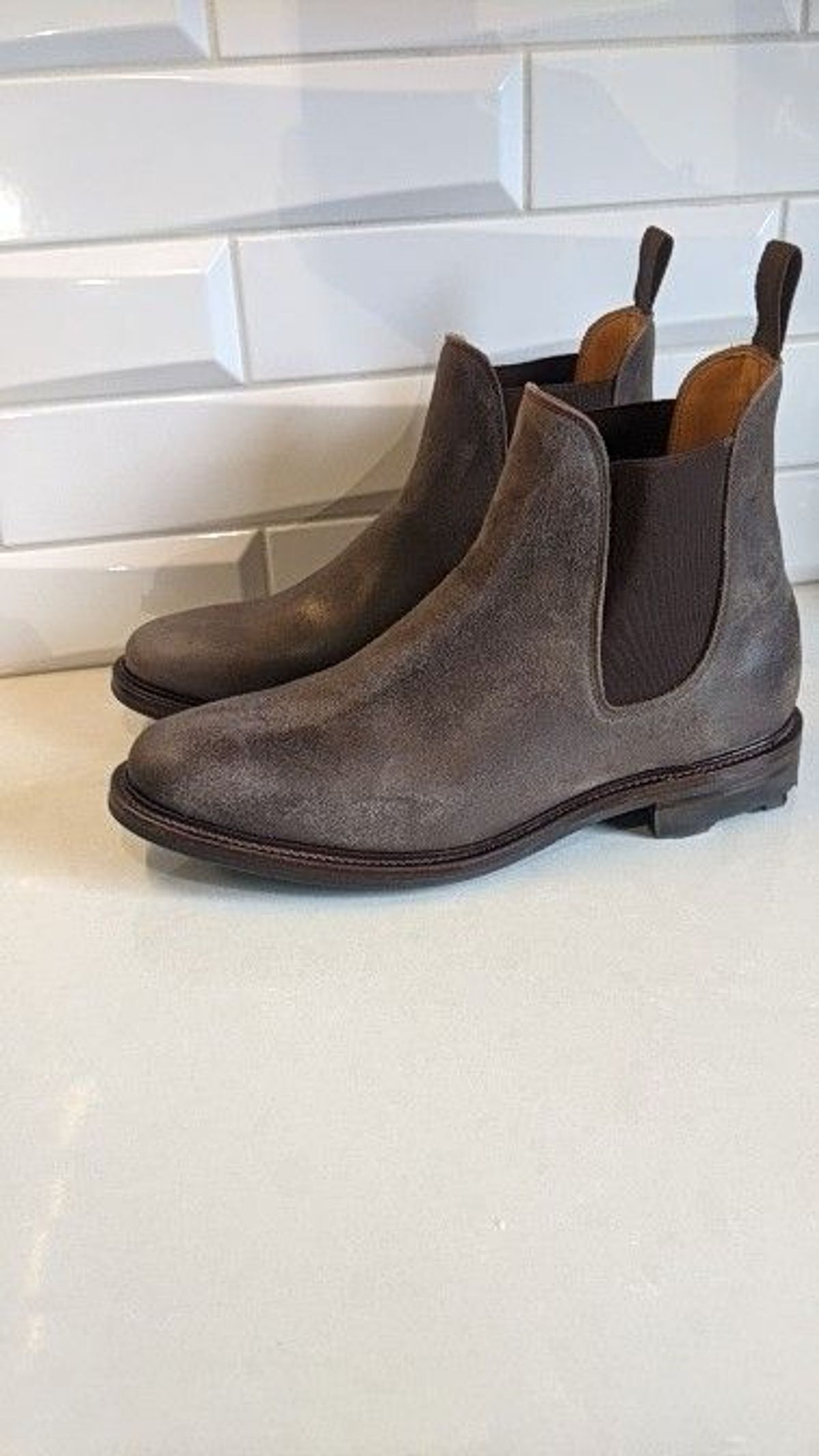 Photo by patinathunderdome on October 5, 2021 of the Viberg Chelsea in Maryam Walnut Waxed Reverse Horsebutt.