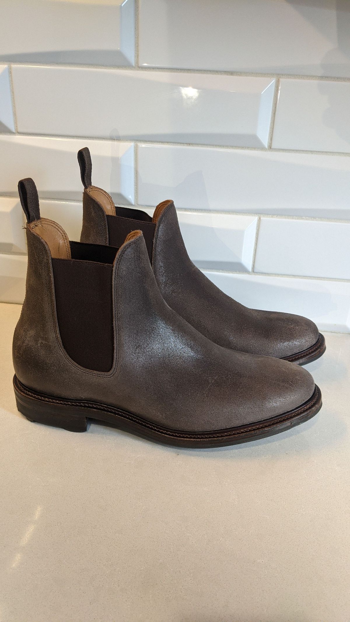 Photo by patinathunderdome on October 5, 2021 of the Viberg Chelsea in Maryam Walnut Waxed Reverse Horsebutt.