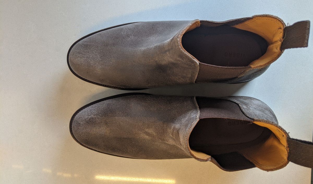 Photo by patinathunderdome on October 5, 2021 of the Viberg Chelsea in Maryam Walnut Waxed Reverse Horsebutt.