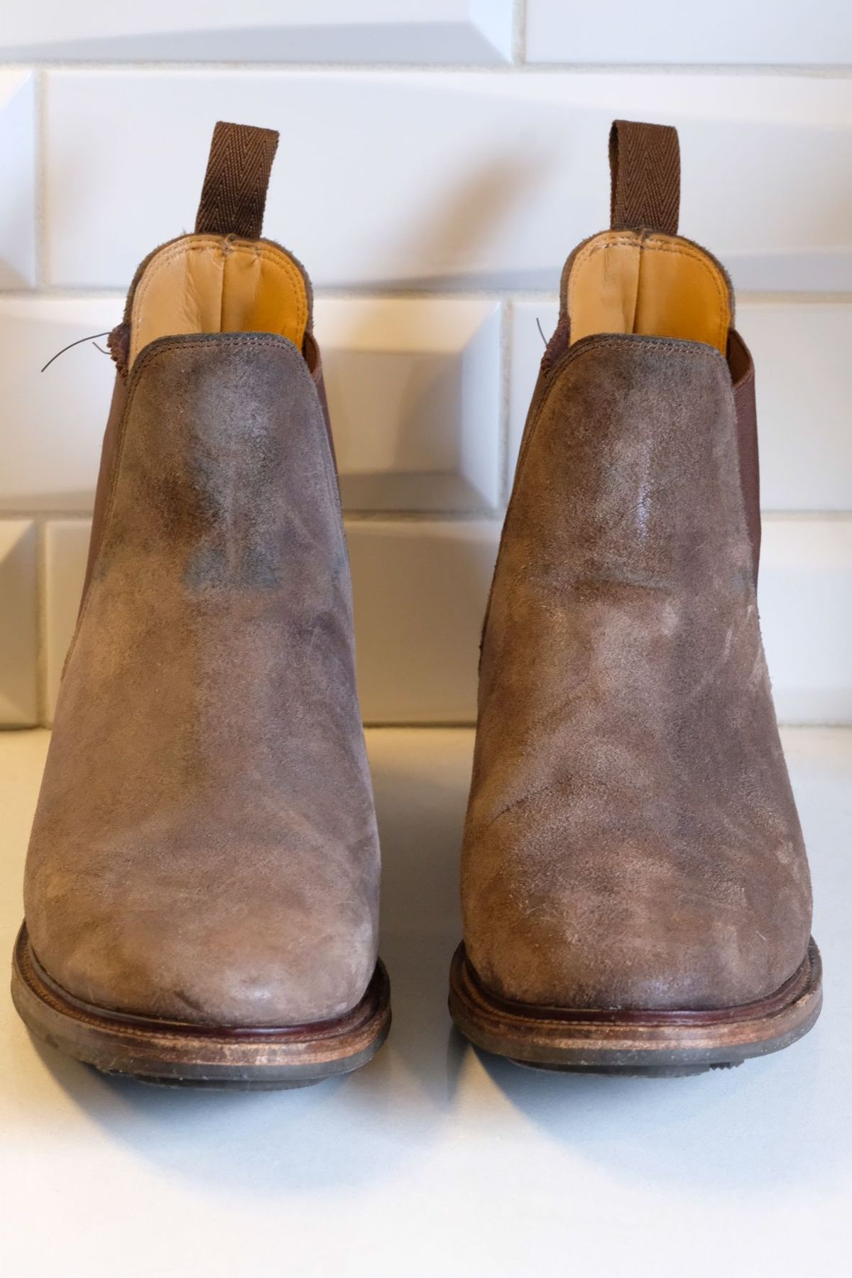Photo by patinathunderdome on November 6, 2021 of the Viberg Chelsea in Maryam Walnut Waxed Reverse Horsebutt.