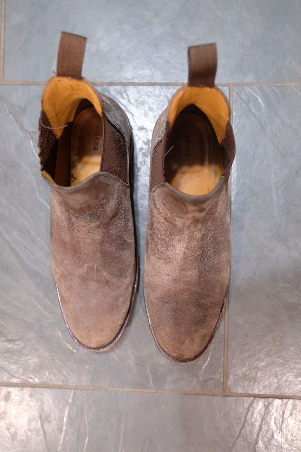 Photo by patinathunderdome on November 6, 2021 of the Viberg Chelsea in Maryam Walnut Waxed Reverse Horsebutt.