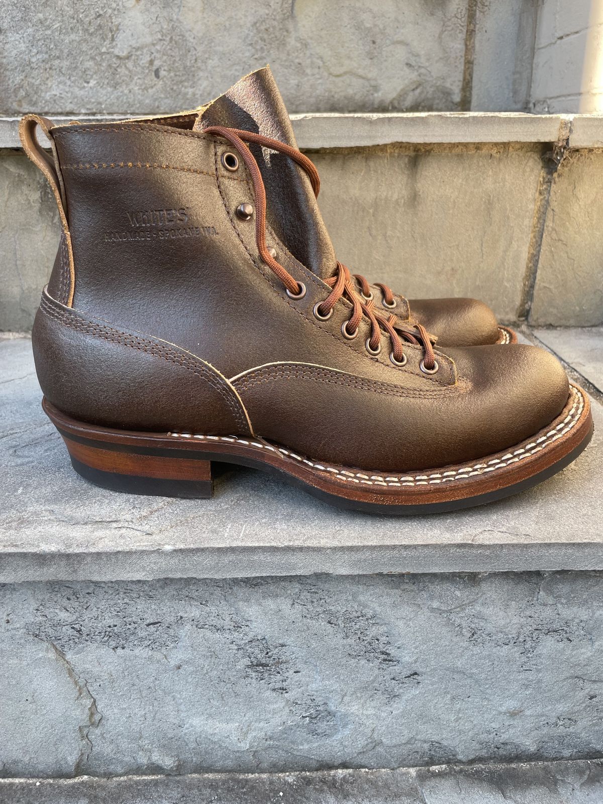 Photo by patinathunderdome on September 30, 2021 of the White's 350 Cutter in Horween Cinnamon Waxed Flesh.