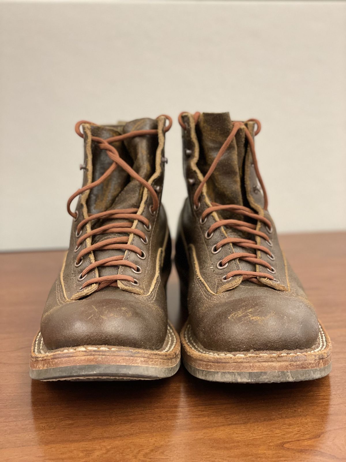 Photo by patinathunderdome on November 5, 2021 of the White's 350 Cutter in Horween Cinnamon Waxed Flesh.