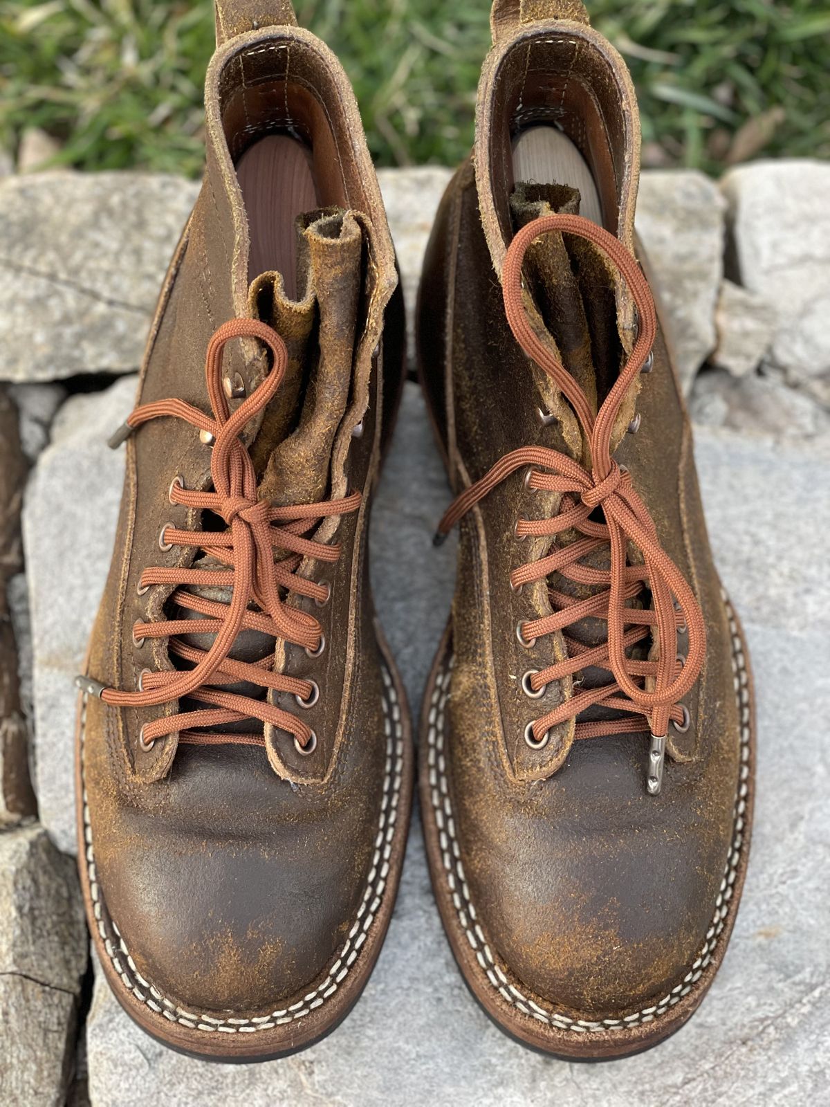 Photo by patinathunderdome on March 5, 2022 of the White's 350 Cutter in Horween Cinnamon Waxed Flesh.