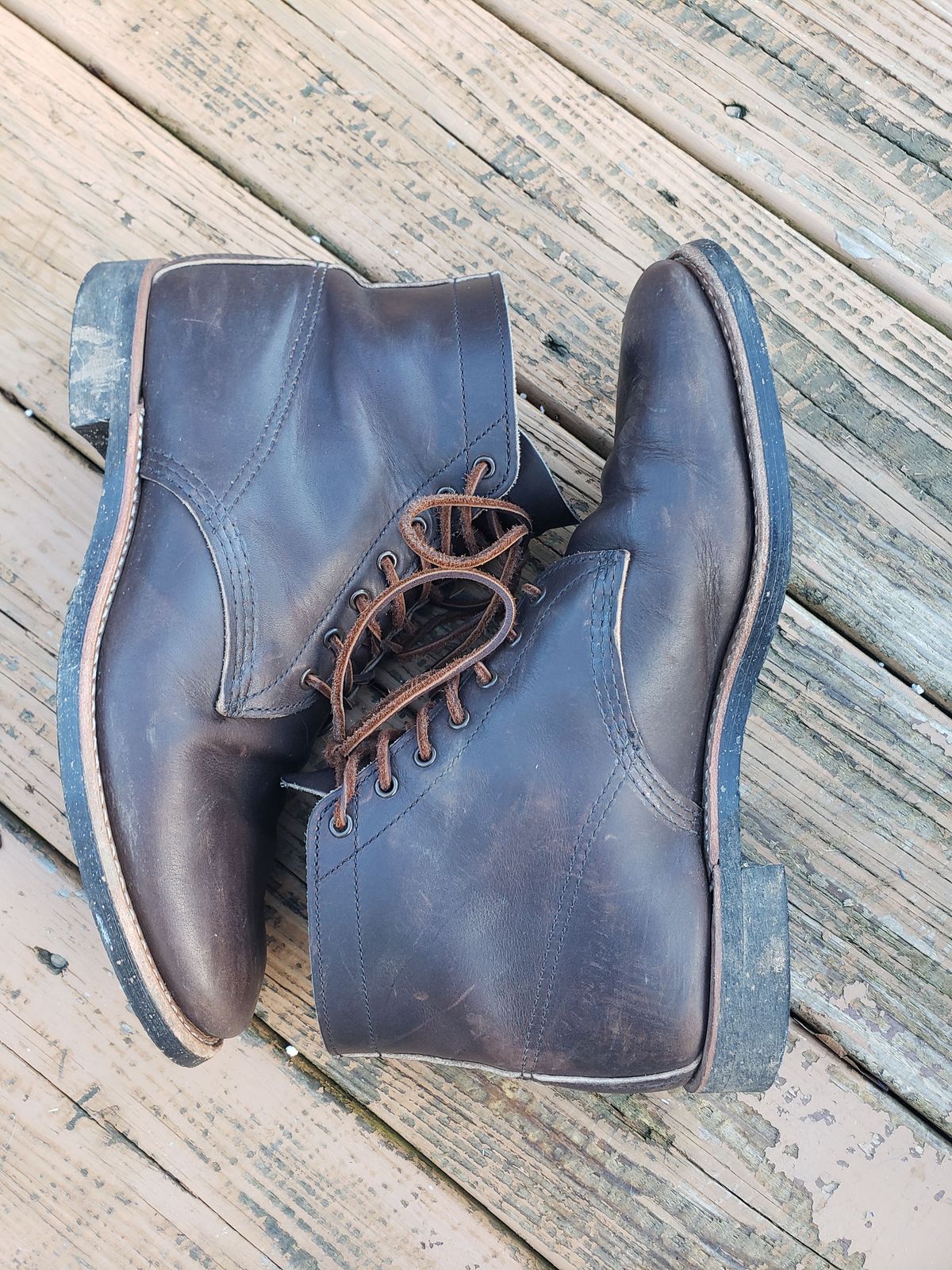 Photo by patinathunderdome on November 1, 2021 of the Red Wing Merchant in S.B. Foot Ebony Harness.