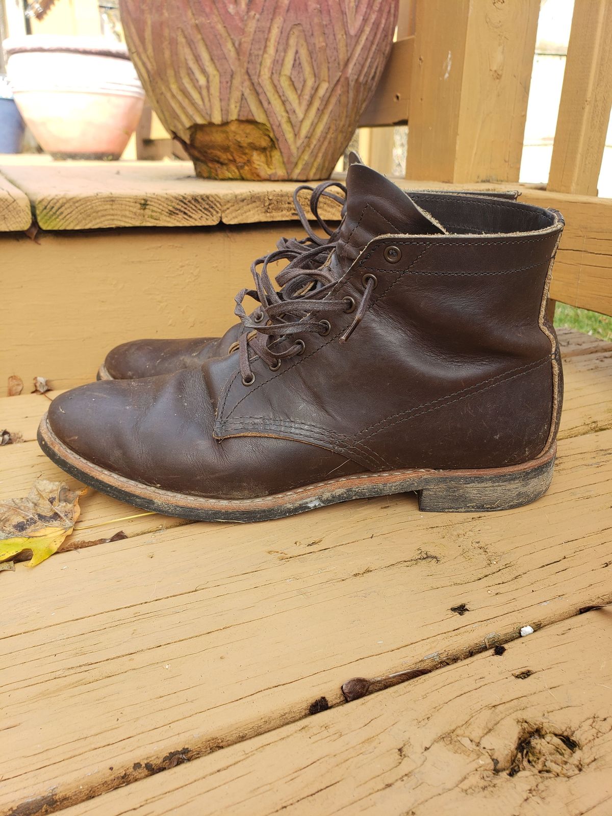 Photo by patinathunderdome on December 1, 2021 of the Red Wing Merchant in S.B. Foot Ebony Harness.
