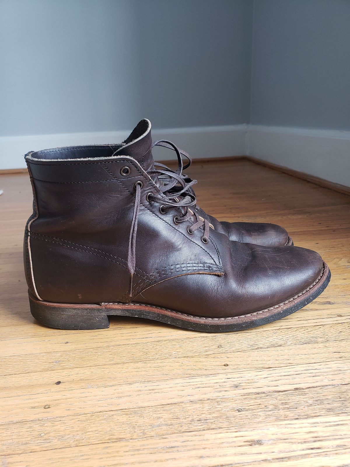 Photo by patinathunderdome on January 3, 2022 of the Red Wing Merchant in S.B. Foot Ebony Harness.