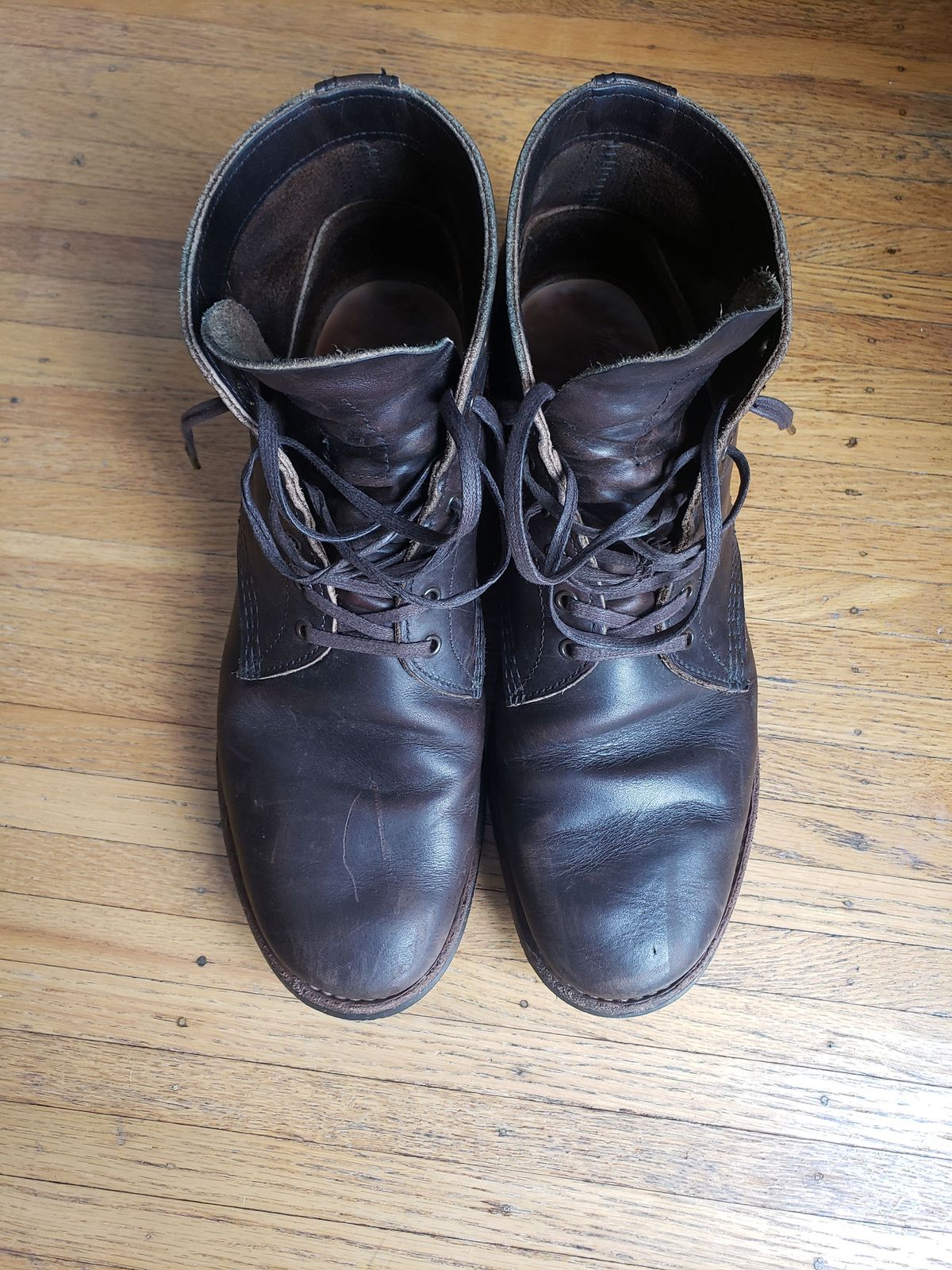Photo by patinathunderdome on January 3, 2022 of the Red Wing Merchant in S.B. Foot Ebony Harness.