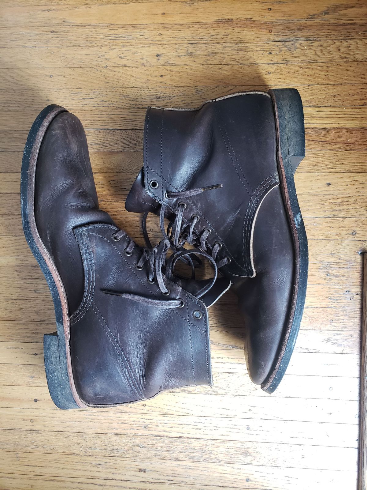 Photo by patinathunderdome on January 3, 2022 of the Red Wing Merchant in S.B. Foot Ebony Harness.