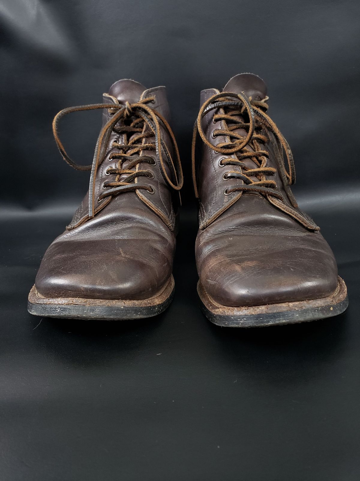 Photo by patinathunderdome on May 2, 2022 of the Red Wing Merchant in S.B. Foot Ebony Harness.