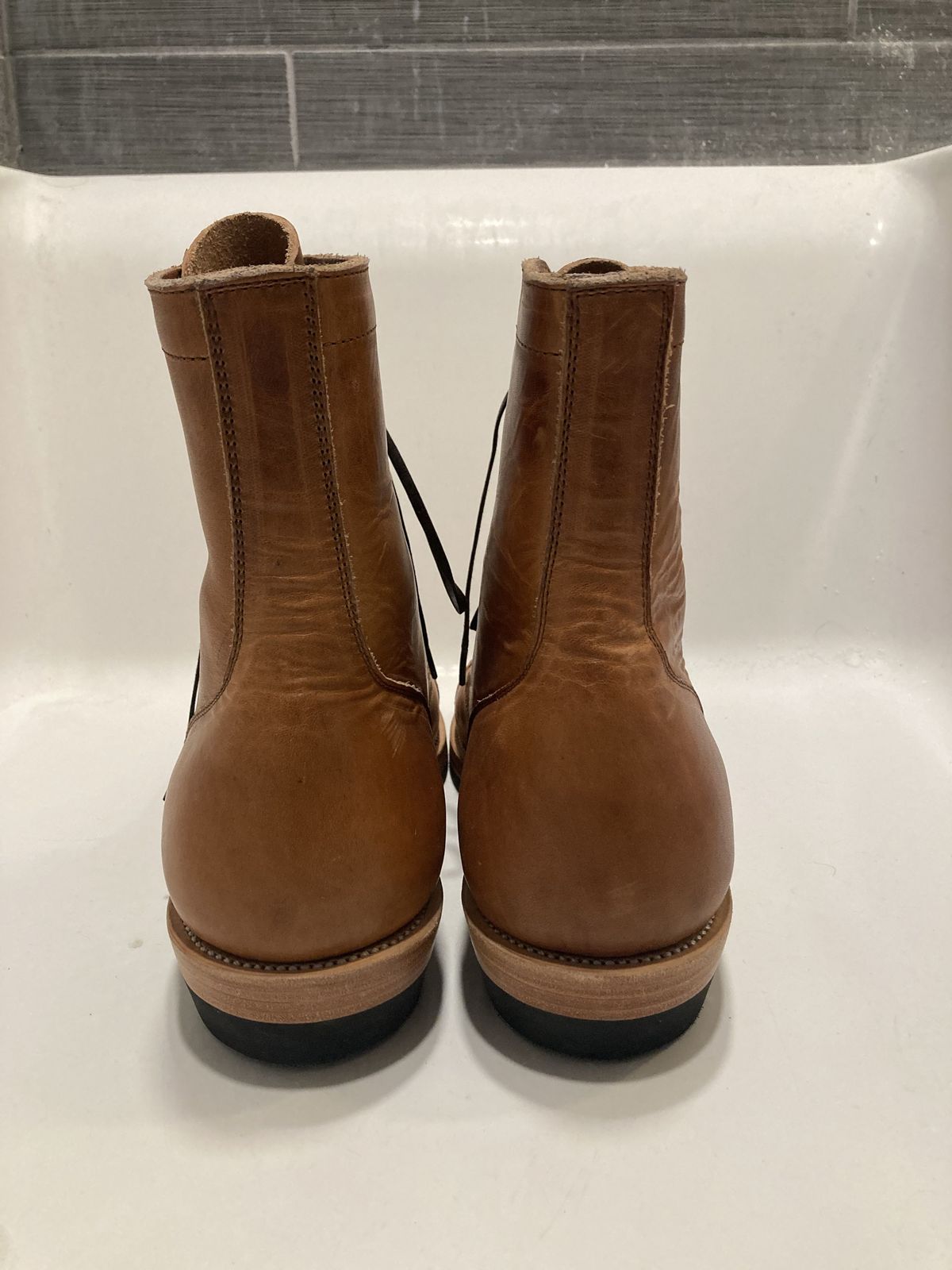 Photo by patinathunderdome on October 1, 2021 of the Imperium Radical in Horween English Tan Dublin.