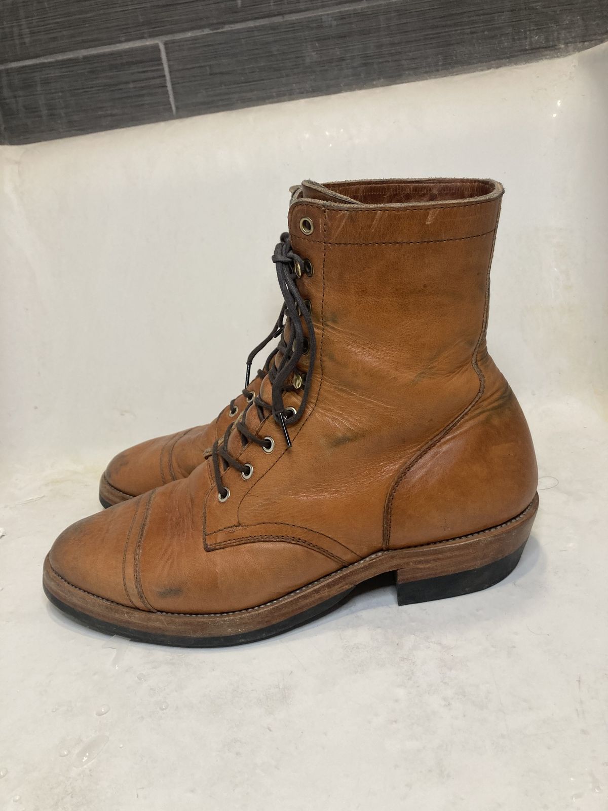 Photo by patinathunderdome on November 2, 2021 of the Imperium Radical in Horween English Tan Dublin.