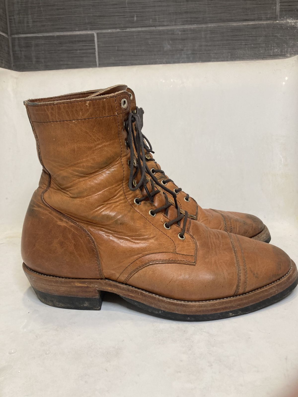 Photo by patinathunderdome on November 2, 2021 of the Imperium Radical in Horween English Tan Dublin.