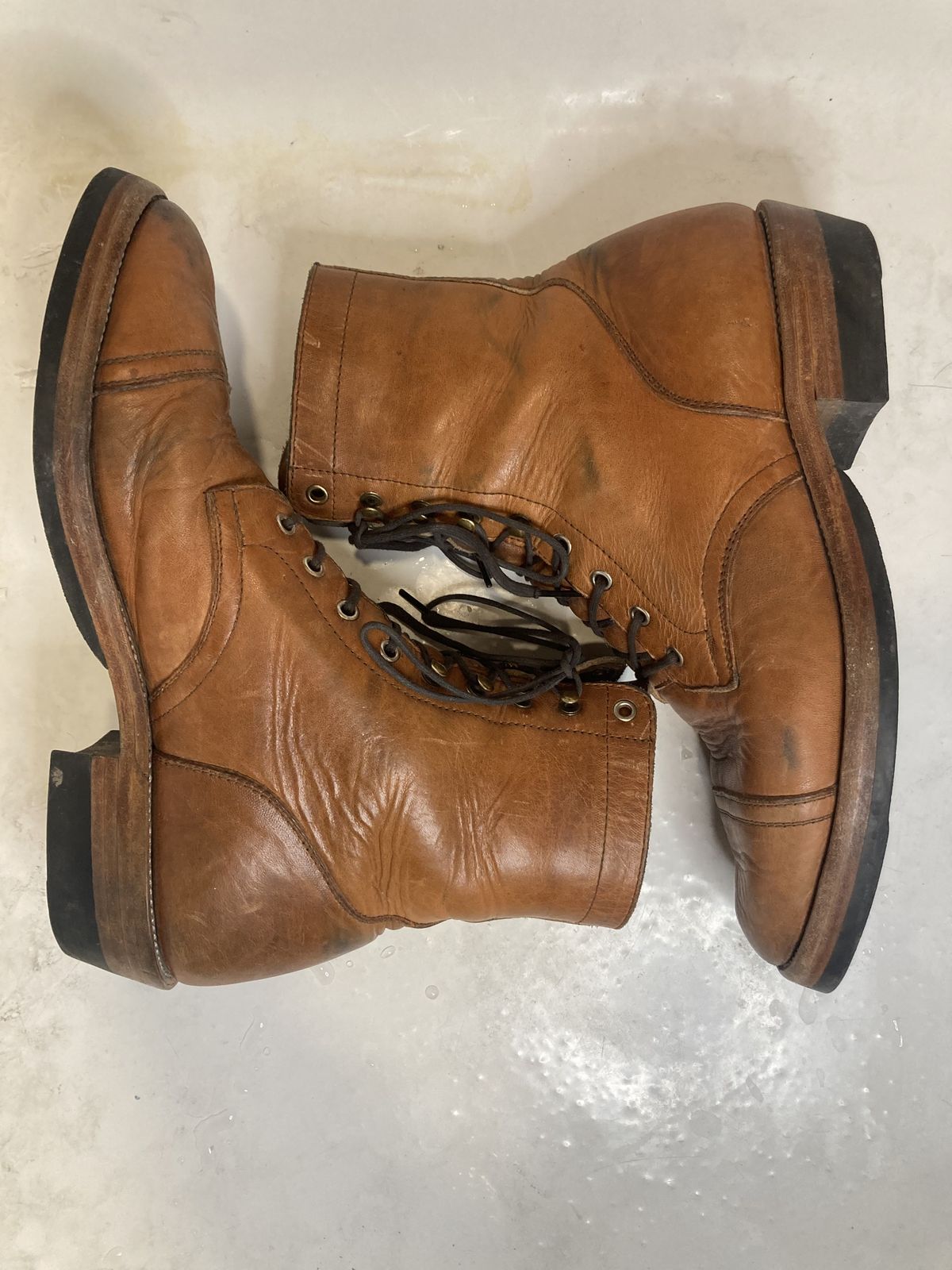 Photo by patinathunderdome on November 2, 2021 of the Imperium Radical in Horween English Tan Dublin.