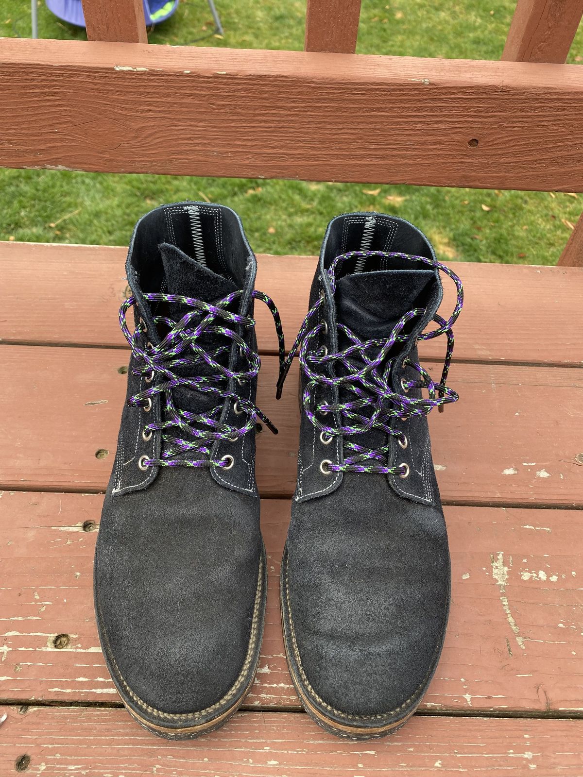 Photo by patinathunderdome on November 2, 2021 of the Viberg Boondocker in Horween Petrol Chamois Roughout.