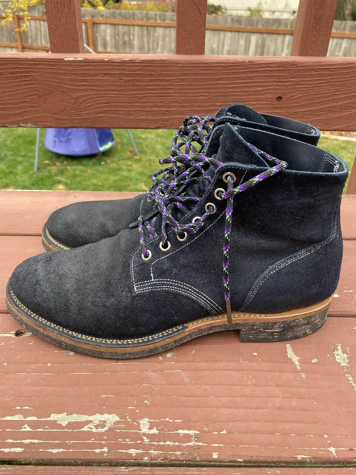 Photo by patinathunderdome on November 2, 2021 of the Viberg Boondocker in Horween Petrol Chamois Roughout.
