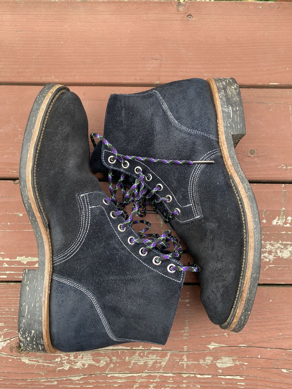 Photo by patinathunderdome on November 2, 2021 of the Viberg Boondocker in Horween Petrol Chamois Roughout.