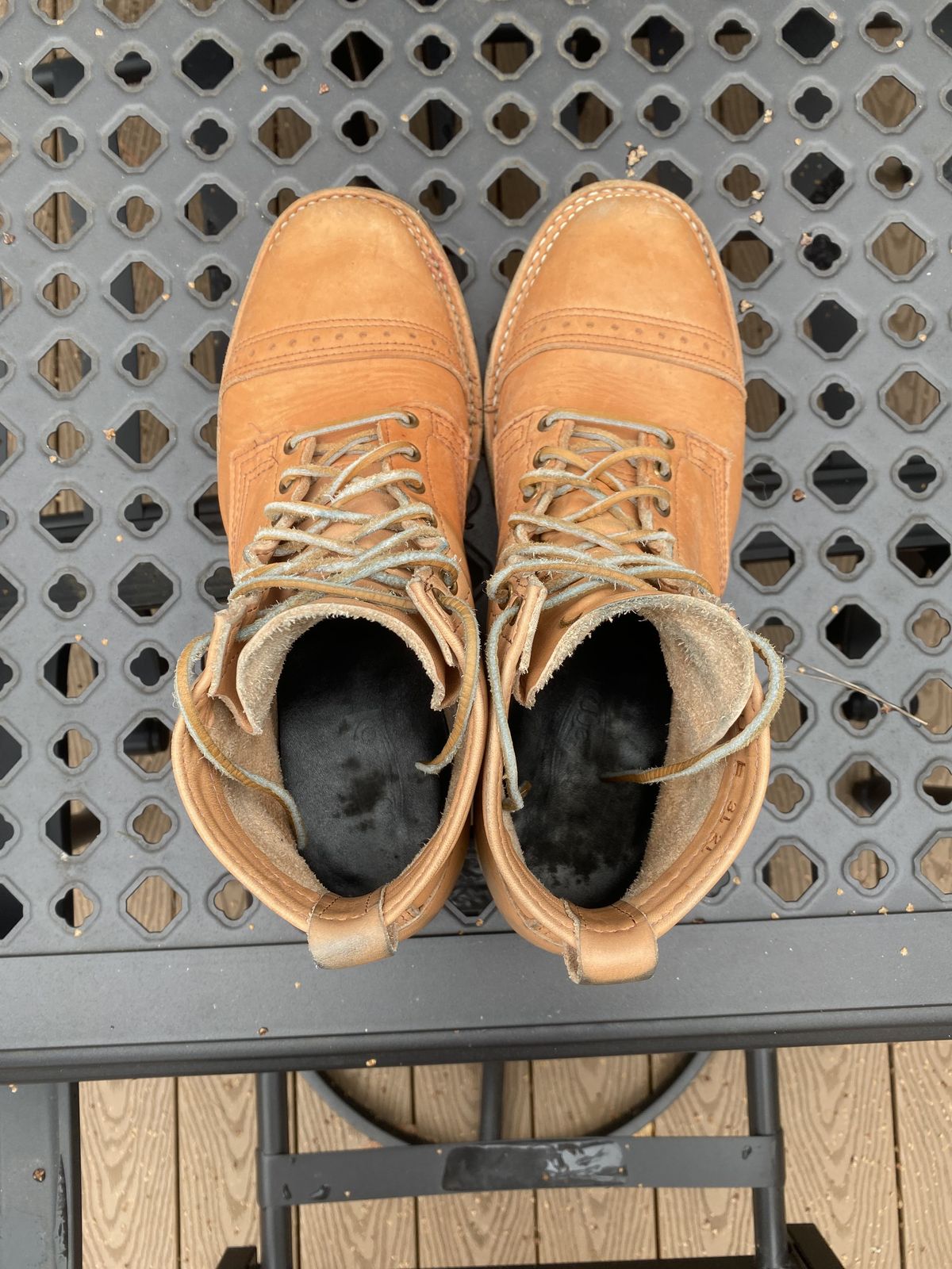 Photo by patinathunderdome on January 3, 2022 of the Wesco Hendrik in Horween Natural Essex.