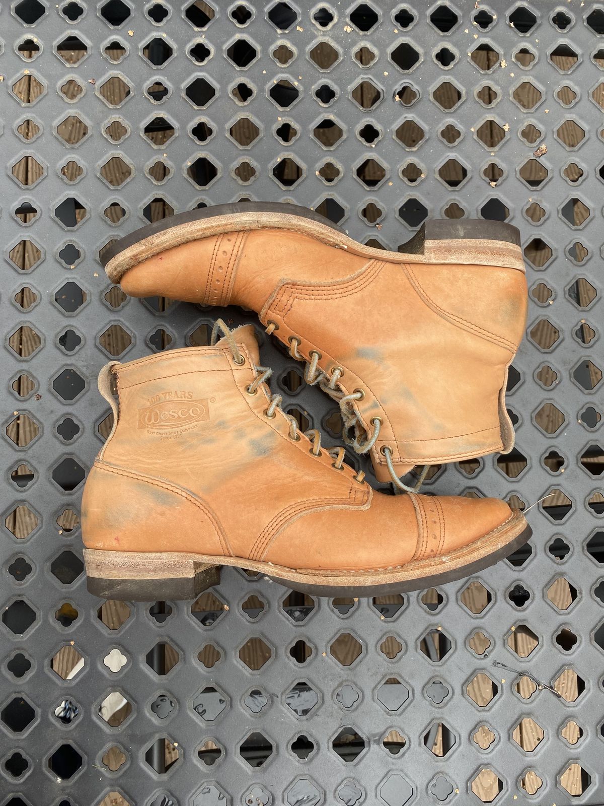 Photo by patinathunderdome on January 3, 2022 of the Wesco Hendrik in Horween Natural Essex.