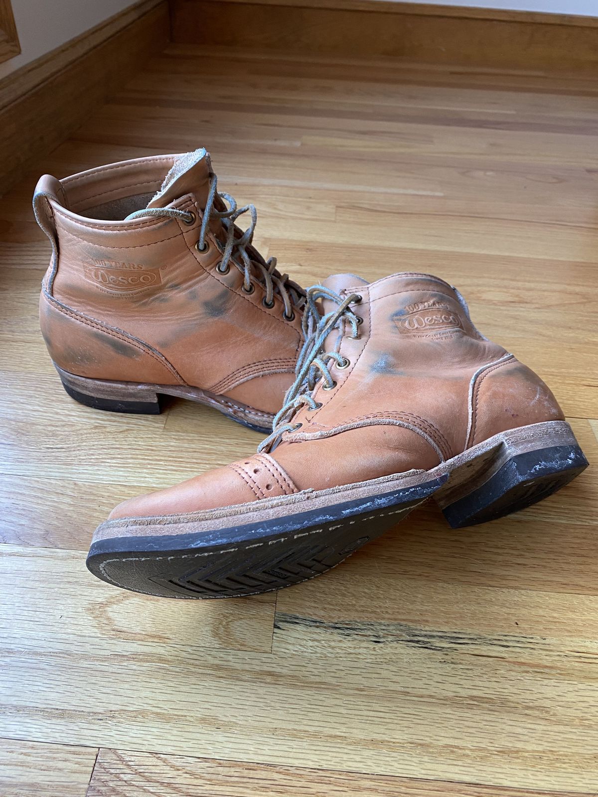Photo by patinathunderdome on February 1, 2022 of the Wesco Hendrik in Horween Natural Essex.