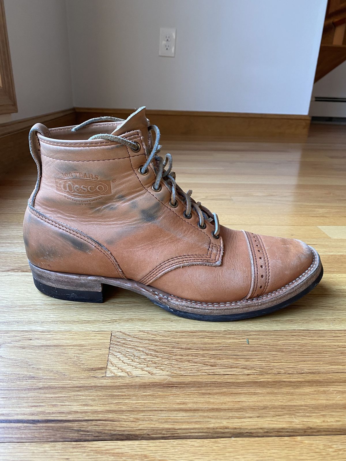 Photo by patinathunderdome on February 1, 2022 of the Wesco Hendrik in Horween Natural Essex.