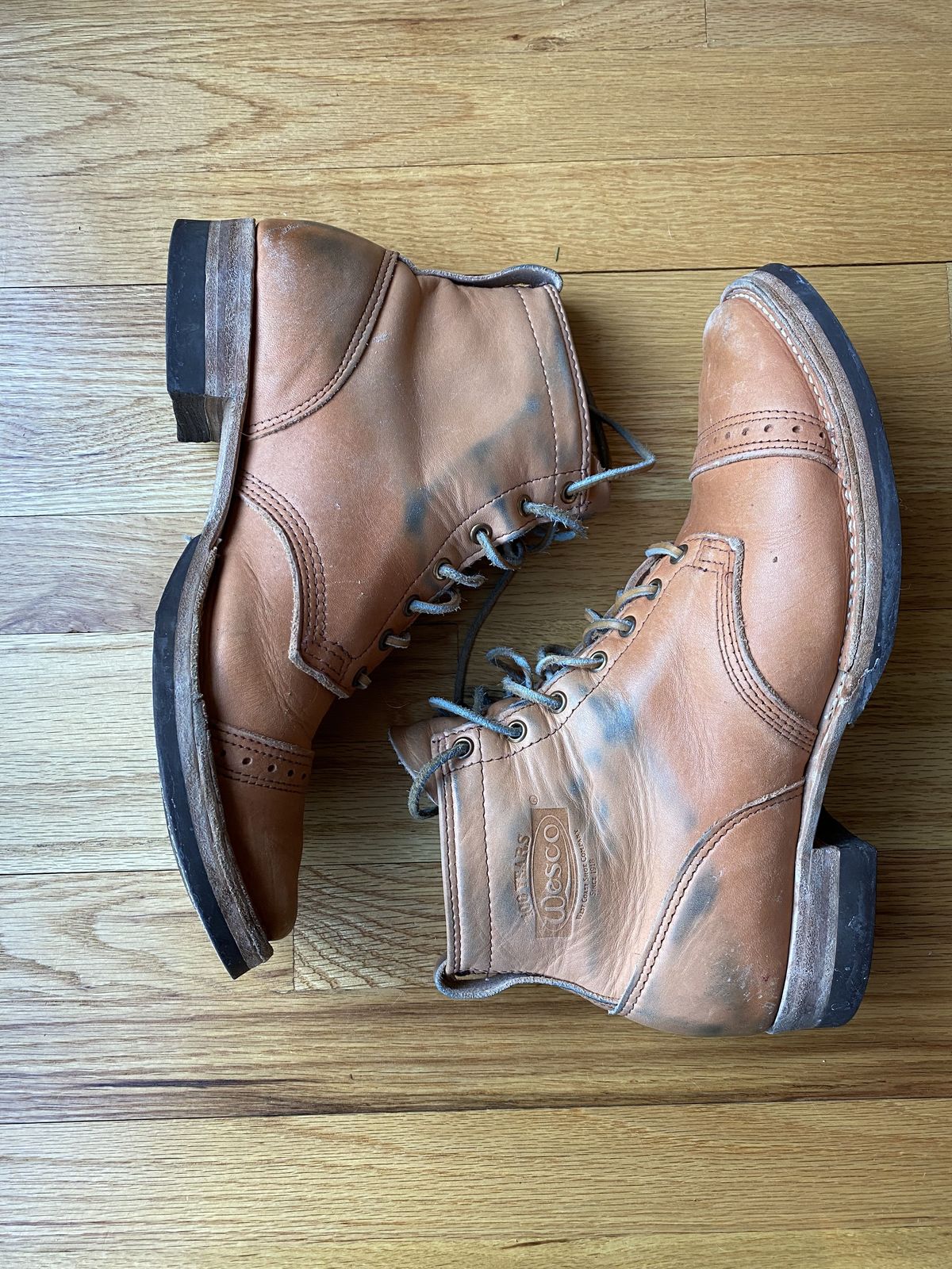 Photo by patinathunderdome on February 1, 2022 of the Wesco Hendrik in Horween Natural Essex.
