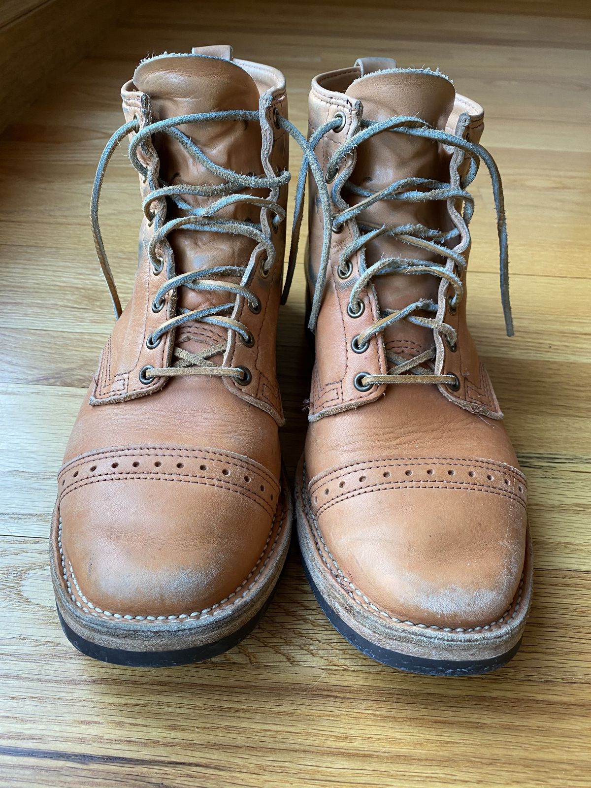 Photo by patinathunderdome on February 1, 2022 of the Wesco Hendrik in Horween Natural Essex.