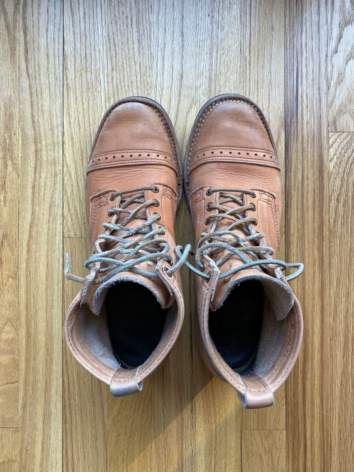 Photo by patinathunderdome on February 1, 2022 of the Wesco Hendrik in Horween Natural Essex.