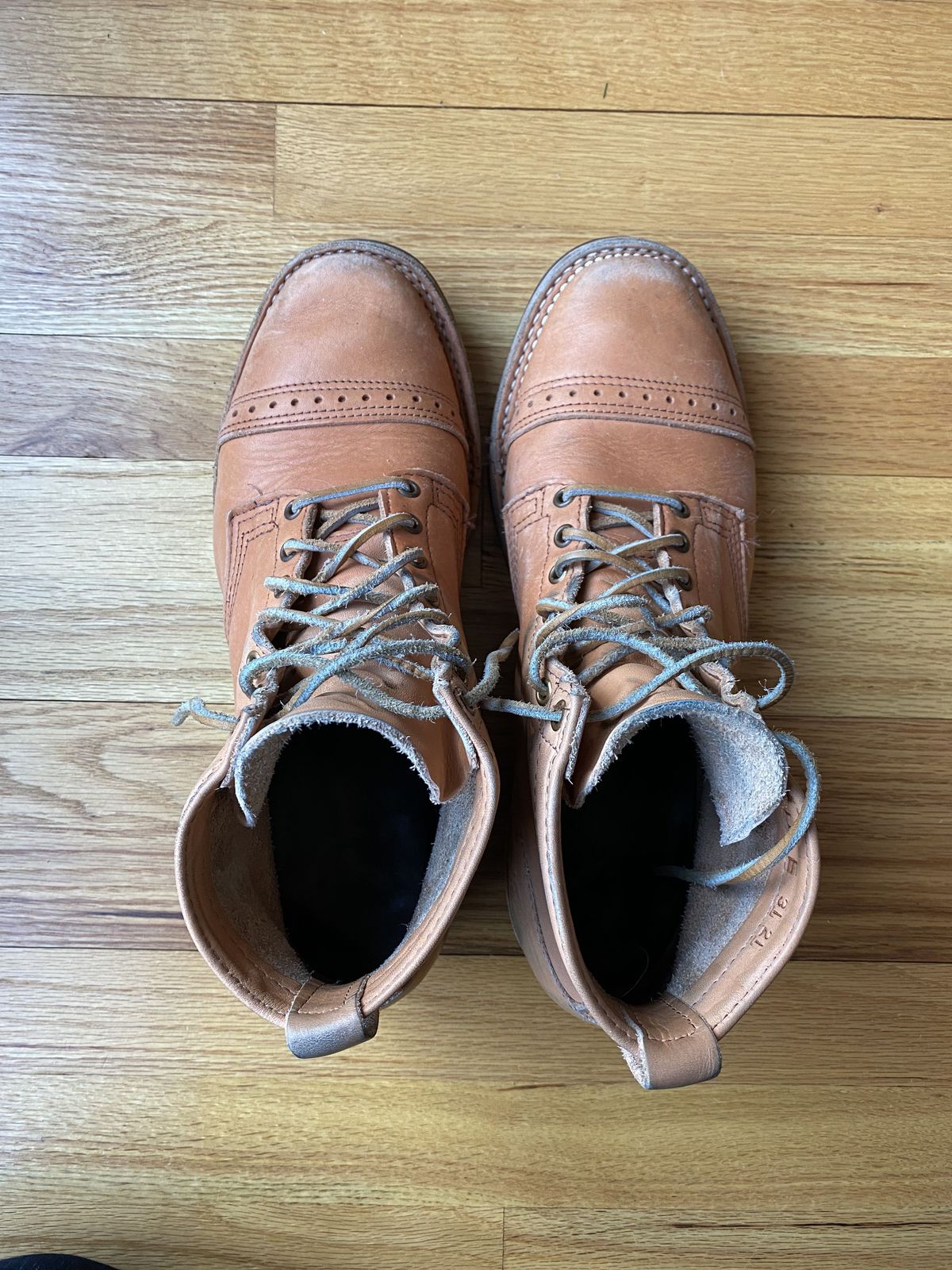 Photo by patinathunderdome on February 1, 2022 of the Wesco Hendrik in Horween Natural Essex.