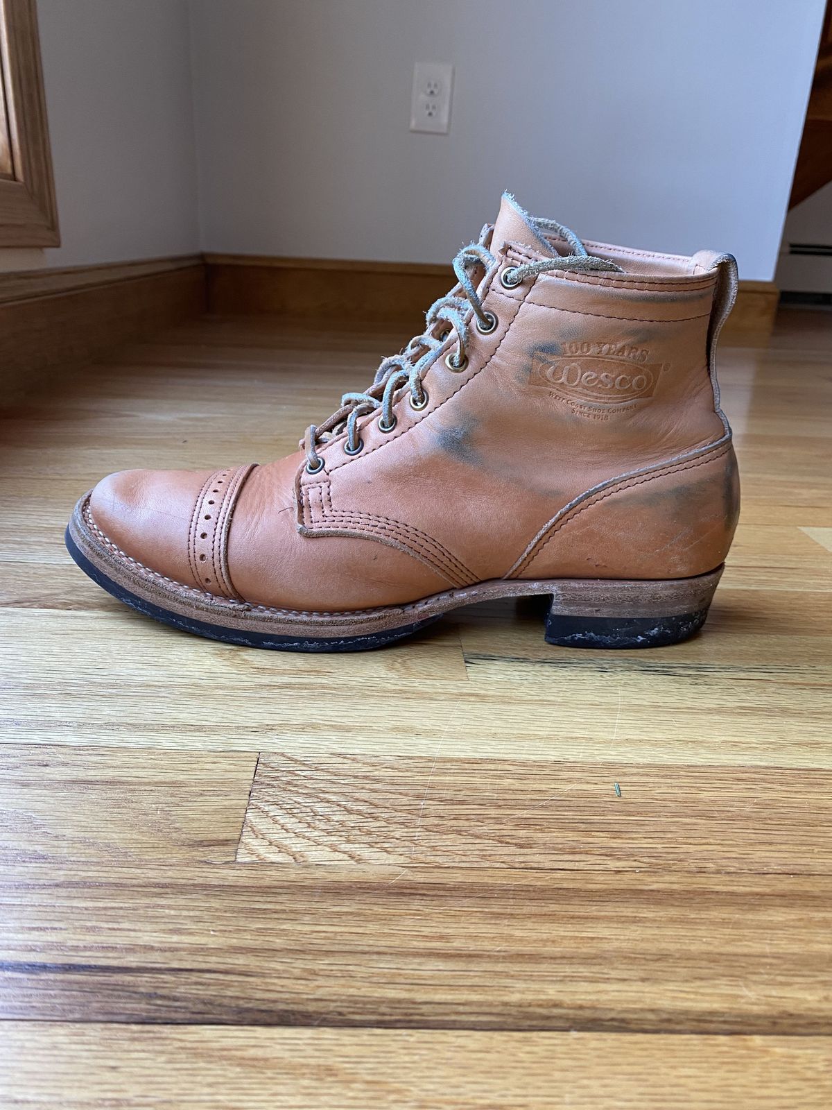 Photo by patinathunderdome on February 1, 2022 of the Wesco Hendrik in Horween Natural Essex.