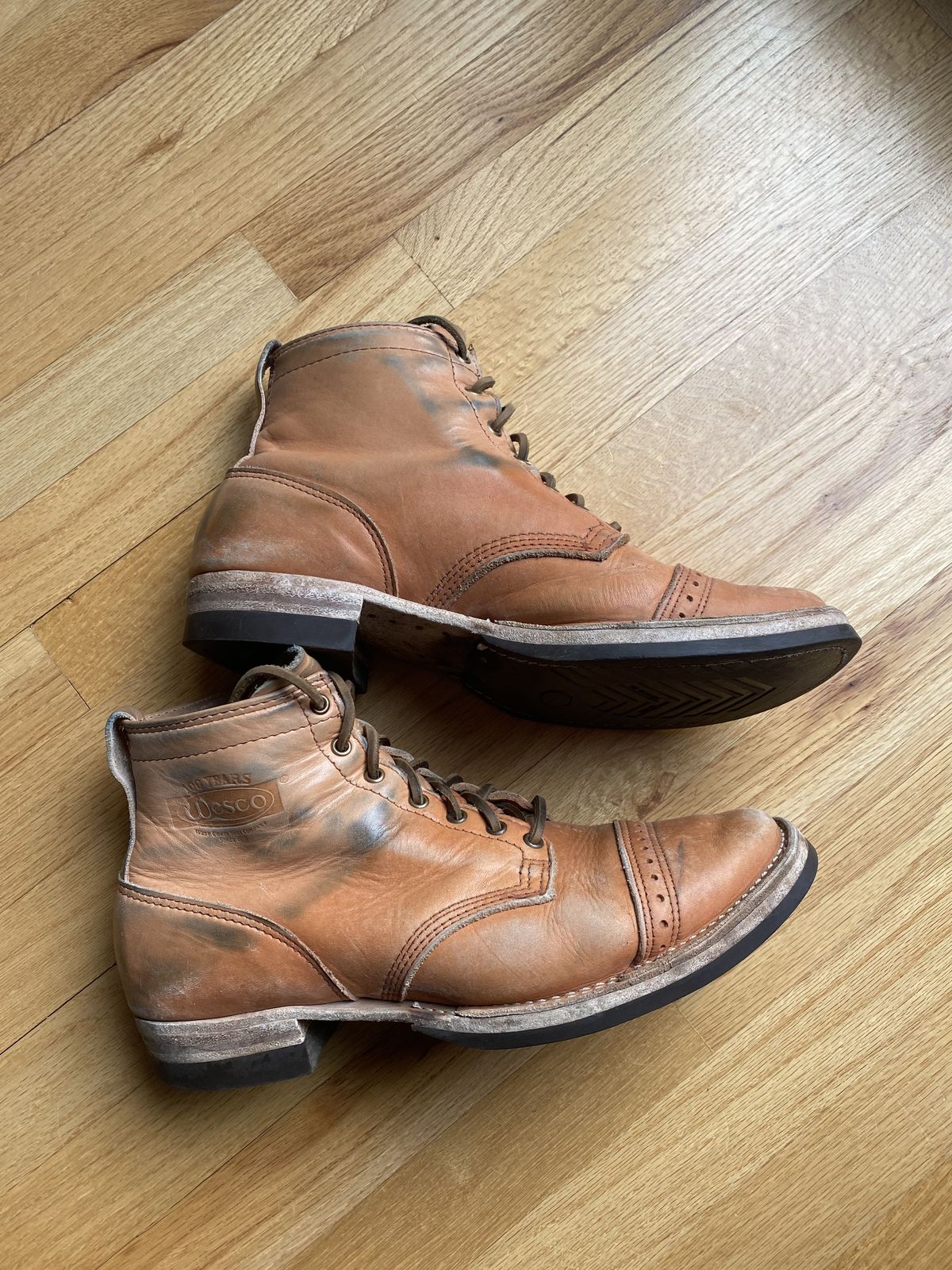 Photo by patinathunderdome on April 1, 2022 of the Wesco Hendrik in Horween Natural Essex.