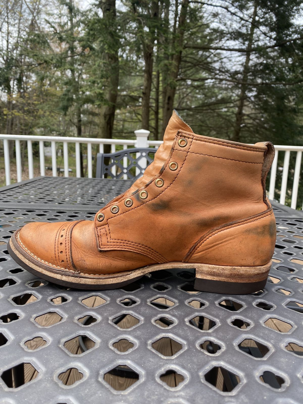 Photo by patinathunderdome on May 3, 2022 of the Wesco Hendrik in Horween Natural Essex.