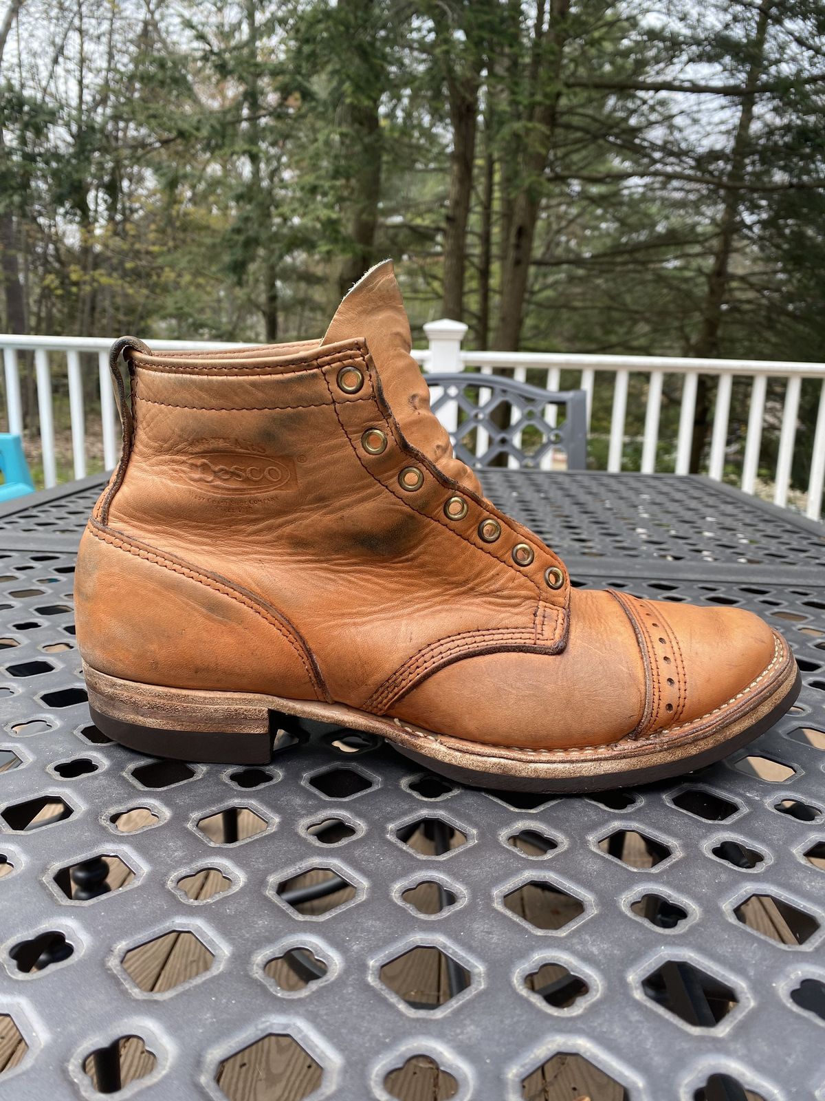 Photo by patinathunderdome on May 3, 2022 of the Wesco Hendrik in Horween Natural Essex.