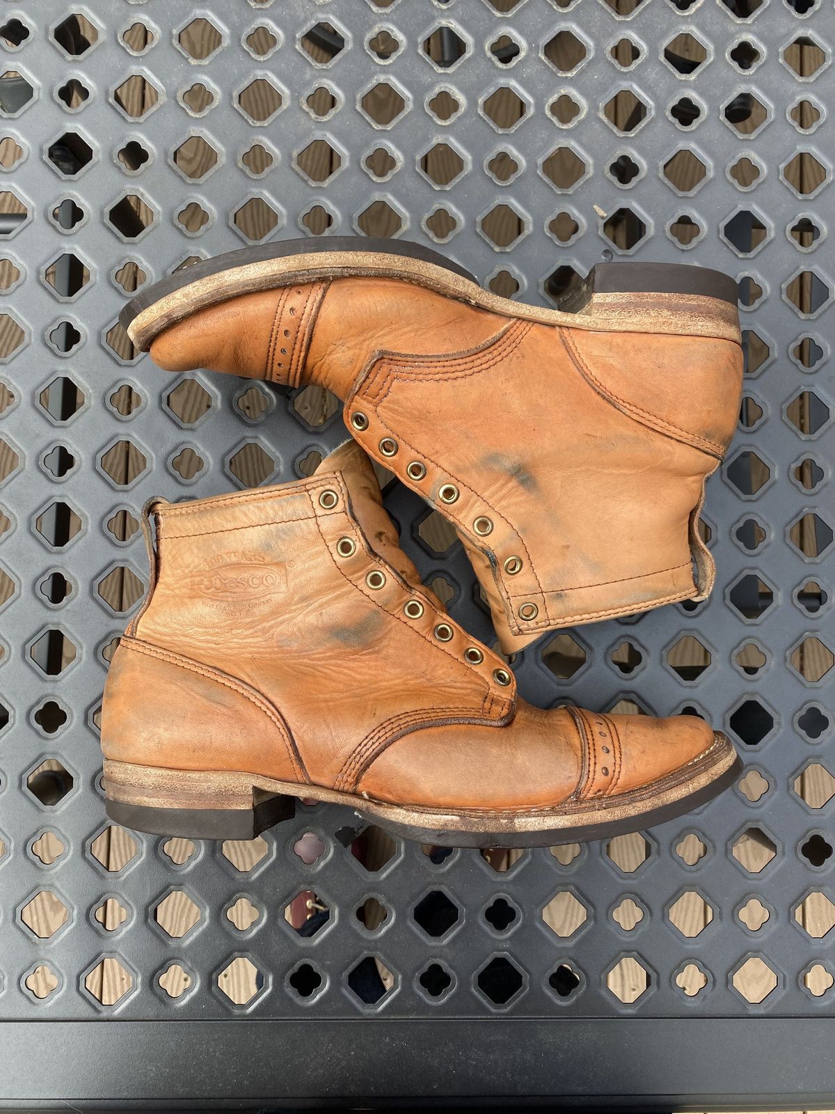 Photo by patinathunderdome on May 3, 2022 of the Wesco Hendrik in Horween Natural Essex.