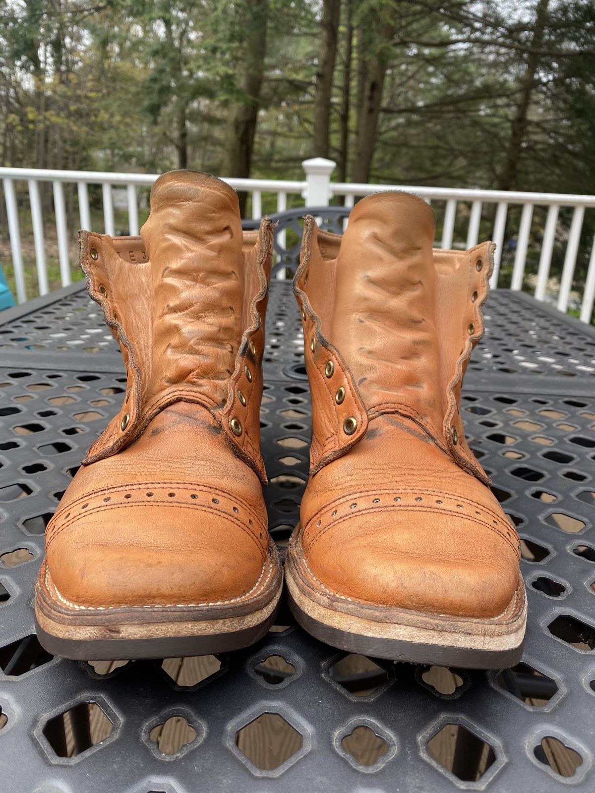 Photo by patinathunderdome on May 3, 2022 of the Wesco Hendrik in Horween Natural Essex.