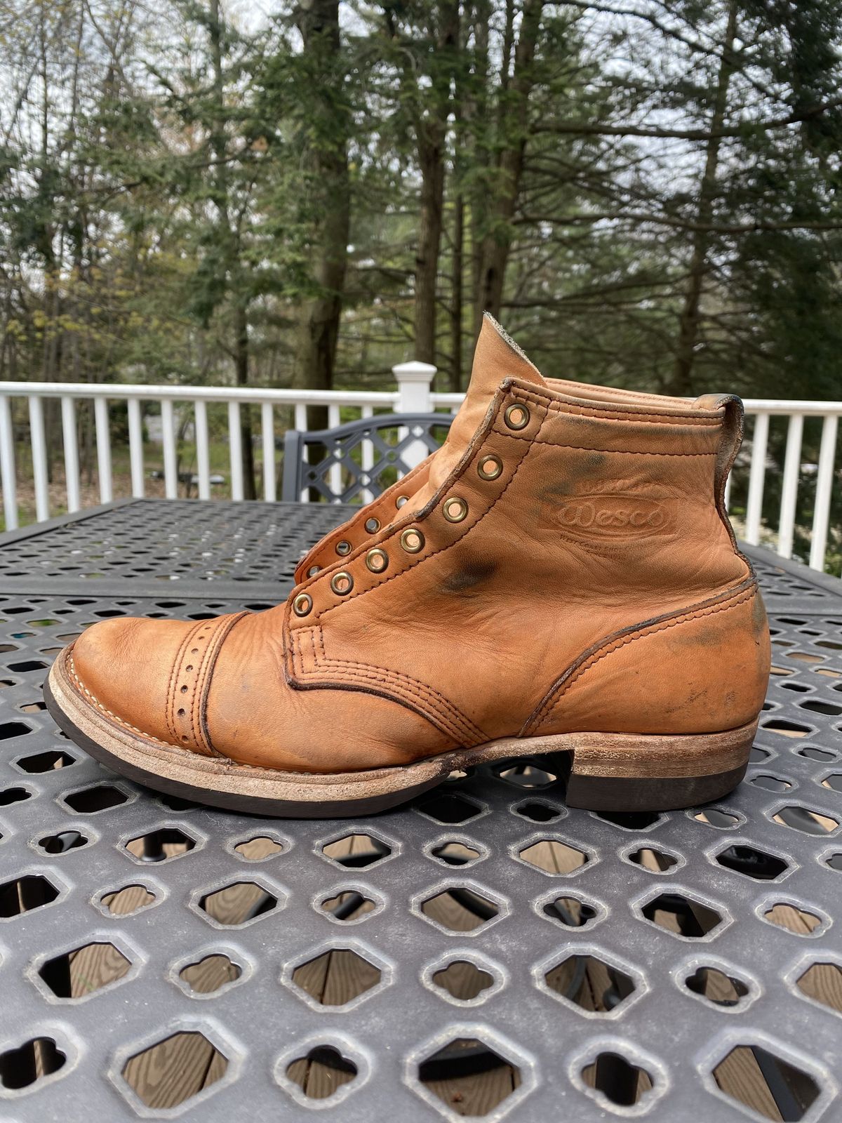 Photo by patinathunderdome on May 3, 2022 of the Wesco Hendrik in Horween Natural Essex.
