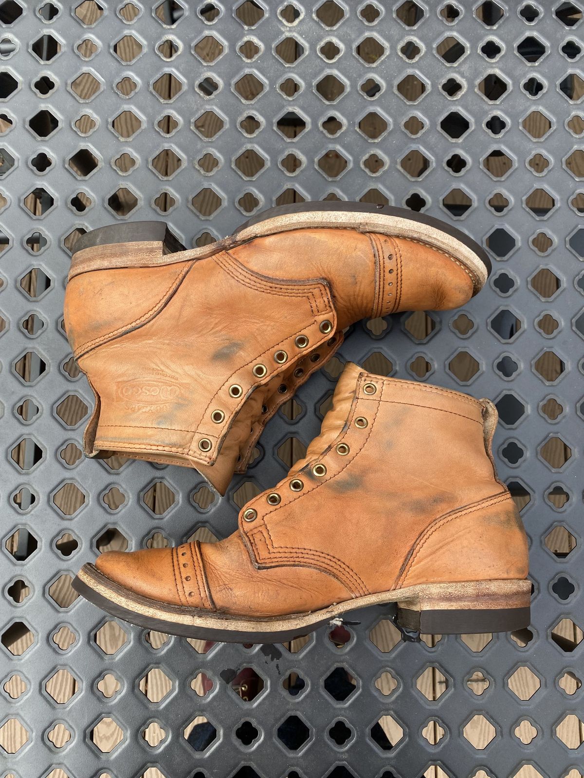 Photo by patinathunderdome on May 3, 2022 of the Wesco Hendrik in Horween Natural Essex.