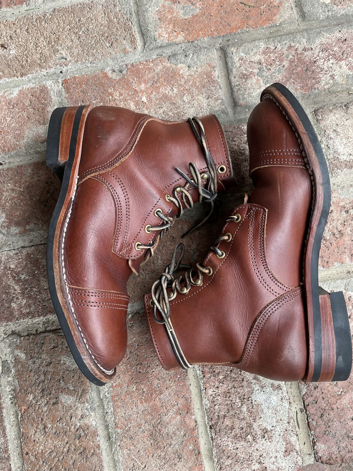Photo by patinathunderdome on December 3, 2021 of the Nicks Americana in Wickett & Craig Medium Brown English Bridle.