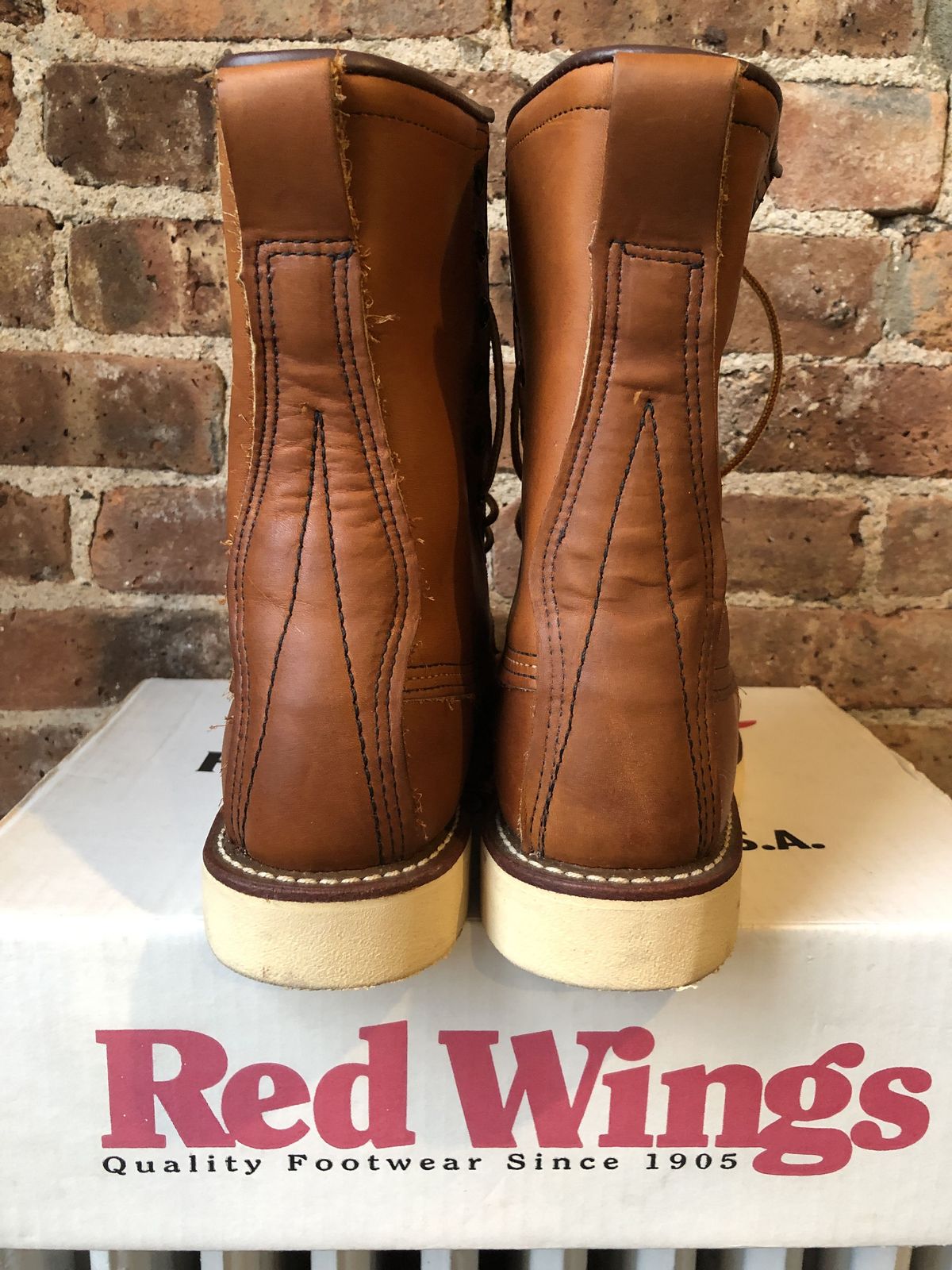 Photo by patinathunderdome on September 30, 2021 of the Red Wing 8-Inch Classic Moc in S.B. Foot Oro-Iginal.