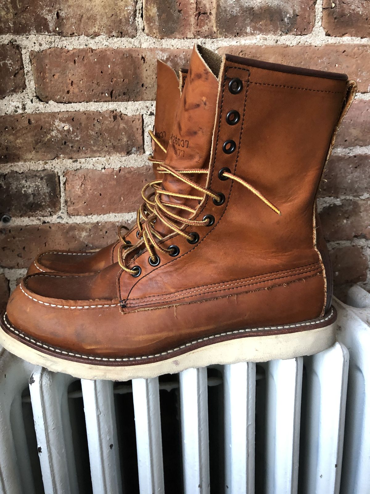 Photo by patinathunderdome on November 3, 2021 of the Red Wing 8-Inch Classic Moc in S.B. Foot Oro-Iginal.