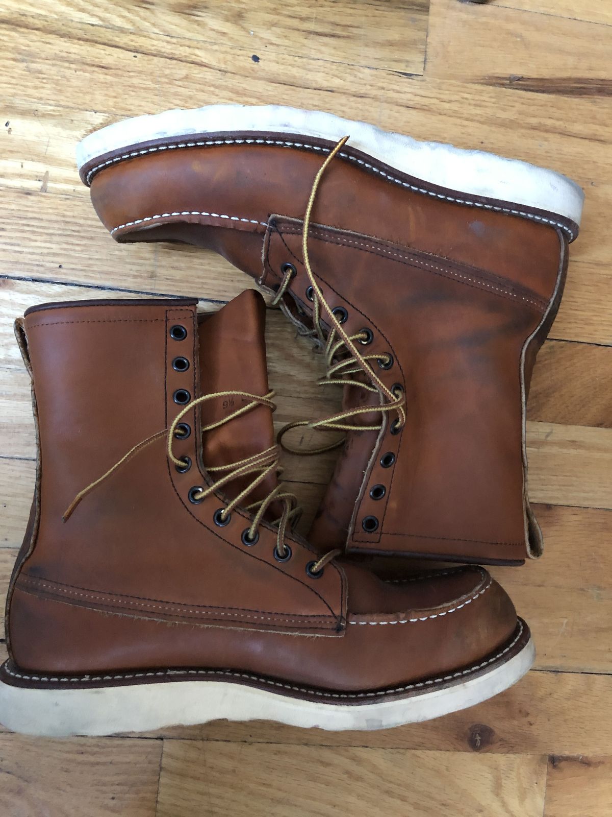 Photo by patinathunderdome on January 4, 2022 of the Red Wing 8-Inch Classic Moc in S.B. Foot Oro-Iginal.